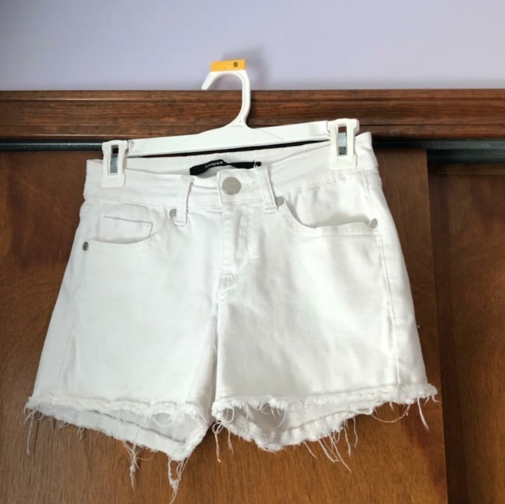 White mid-rise frayed shorts